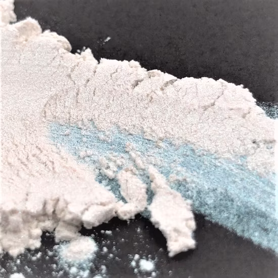 Le mica de qualité cosmétique s'écaille de pigments nacrés extra fins en poudre